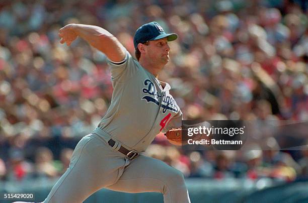 New York: Dodger pitcher Tim Belcher, seeking his second victory of the NLCS with the Mets, fires away October 10th.