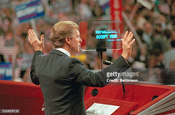 New Orleans, Louisiana: Dan Quayle, of Indiana, accepts the Republican vice-presidential nomination, August 18. "I accept" can be seen on the...