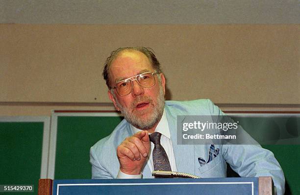 Atlanta: Lyndon LaRouche at a press conference at the Viscount Hotel.