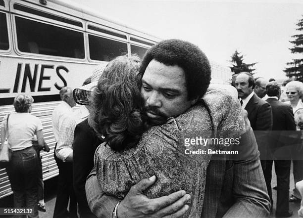 Reggie Jackson, of the New York Yankees, embraces Mrs. Diane Munson, during the funeral of her husband, Thurman, catcher of the N.Y. Yankees, who...