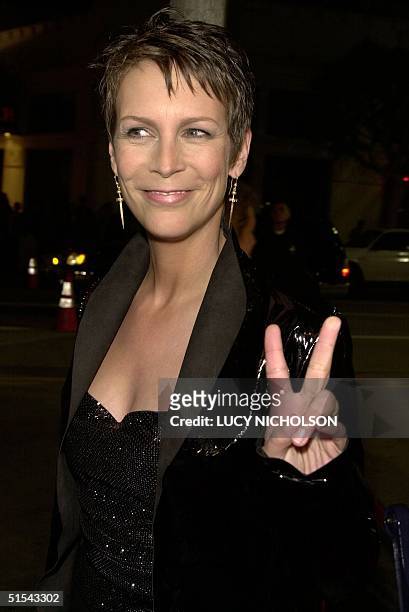 Actress Jamie Lee Curtis arrives at the premiere of her new film "Drowning Mona" in Los Angeles 28 February 2000. The film also stars Danny DeVito,...