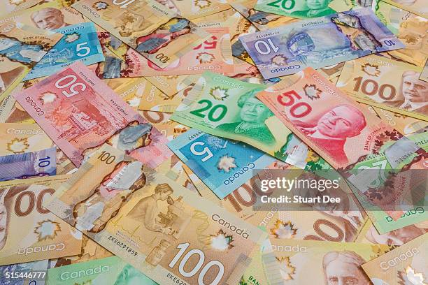 canadian dollar bills - canadian currency stock-fotos und bilder