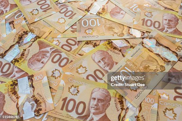 canadian dollar bills - canadian one hundred dollar bill 個照片及圖片檔