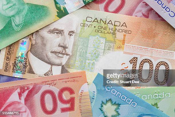 canadian dollar bills - canadian one hundred dollar bill 個照片及圖片檔