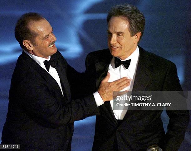 Jack Nicholson presents the Irving Thalberg Award for lifetime achievement to Warren Beatty during the 72nd Academy Awards 26 March 2000 at the...