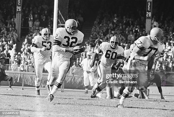 New York, New York- Cleveland Browns Jimmy Brown , goes around right end in the third period of a game against the New York Giants. Dick Schafrath ,...