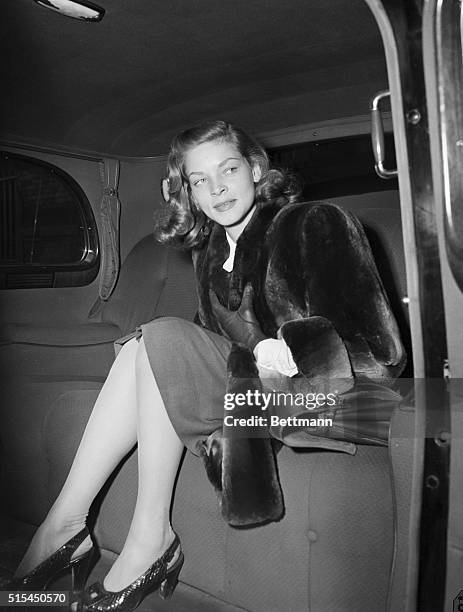 Chicago, Illinois-: Screen's new glamour gal Lauren Bacall, star of "To Have and Have Not" and Humphrey Bogart's leading lady, arrives on the Santa...