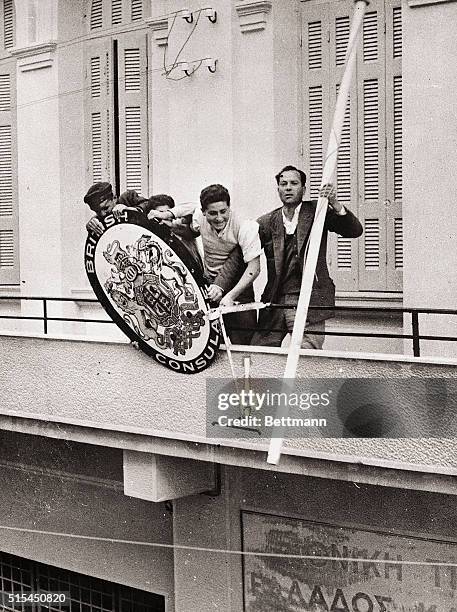 Greek Students Throw British Consul Sign Off Balcony