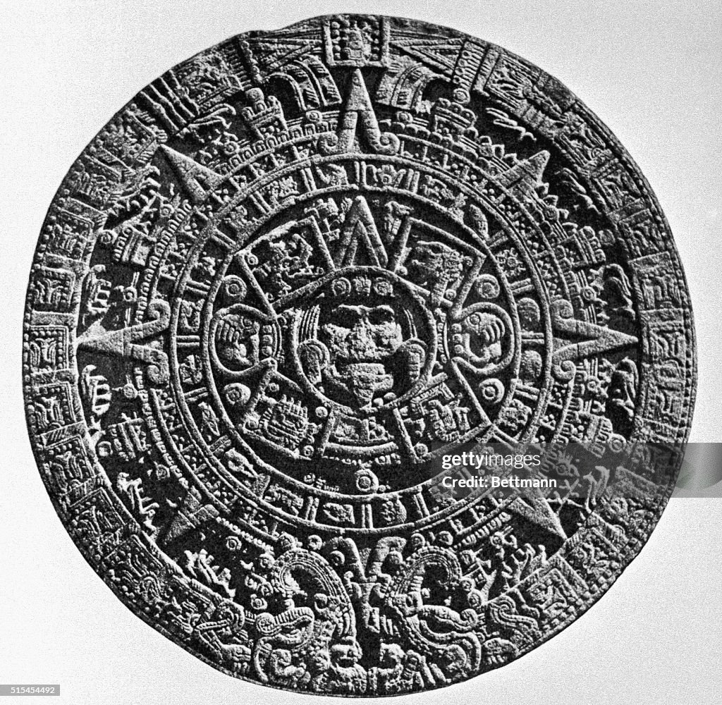 the 4 precosmic periods of the world; Middle Ring The 20 signs of the 4 precosmic periods of the world; Middle Ring The 20 signs of