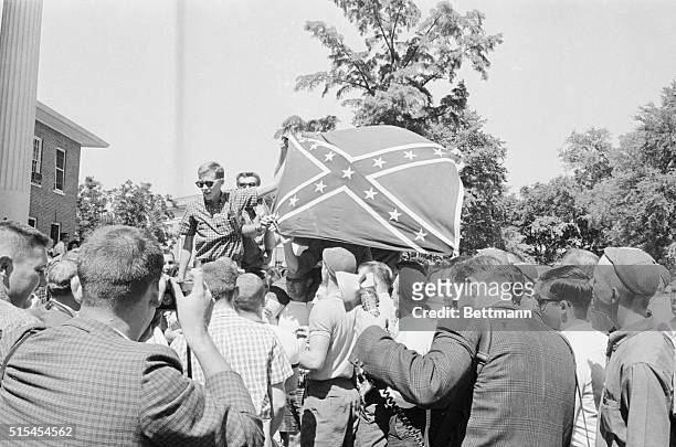 Oxford,MS- : Prior to the arrival of Negro James Meredith here 9/20 students staged a demonstration on the campus of the University of Mississippi,...
