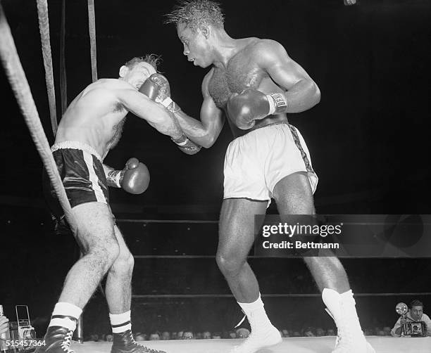 Ramon Fuentes almost loses his mouthpiece as he catches a right uppercut to the jaw from Cuban Isaac Logart in the sixth round of their welterweight...