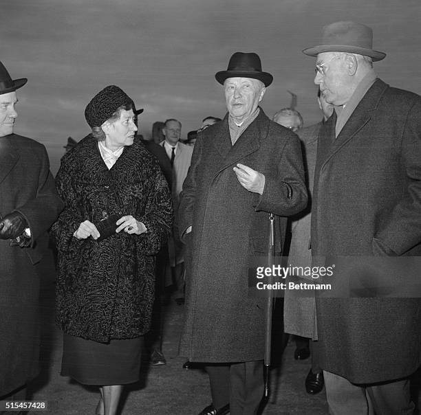 Adenauer Returns from Washington. Bonn, West Germany: On arrival at Bonn-Wahn airport West German chancellor Konrad Adenauer is met by his ministers...