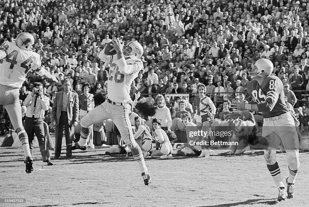 Yale Lary Intercepting a Pass