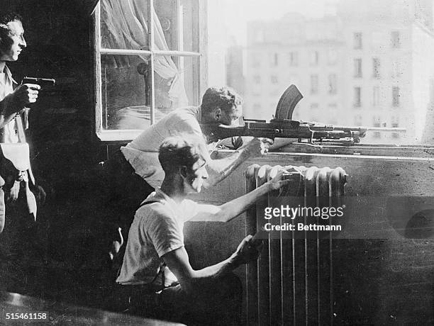 French Resistance Fighters Deal With Nazi Snipers