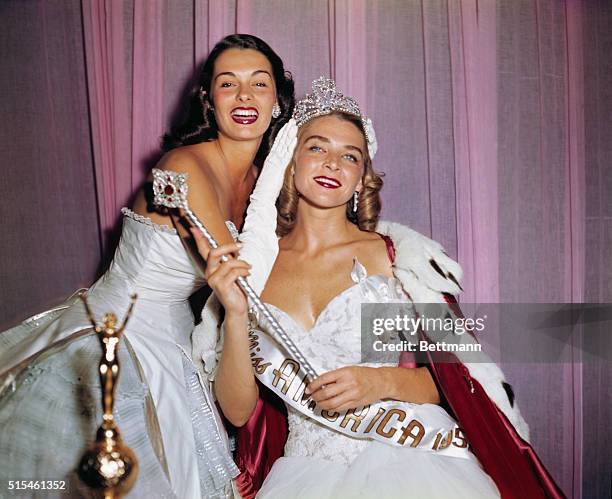 Miss America of 1952, Colleen Kay Hutchins is crowned by Yolande Betbeze, Miss America 1951 here.