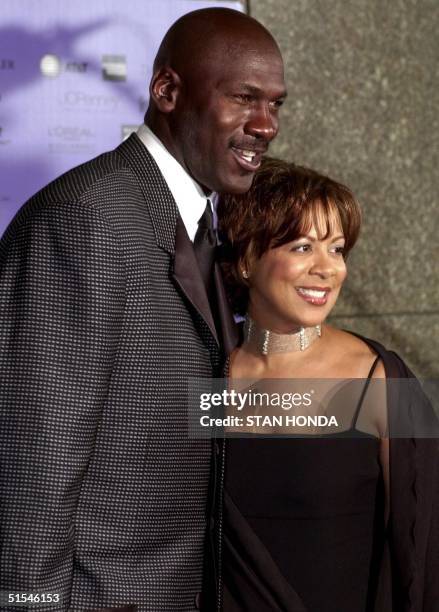 Former Chicago Bulls' basketball star Michael Jordan and his wife Juanita arrive at the Essence Awards 2000 at Radio City Music Hall 14 April 2000 in...