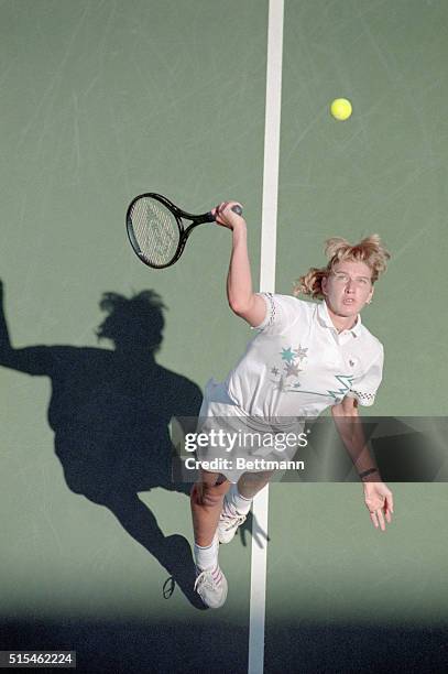 New York: This bird's eye view shows top-seeded Steffi Graf of West Germany, who is trying for a coveted grand slam, serving to unseeded Manon...