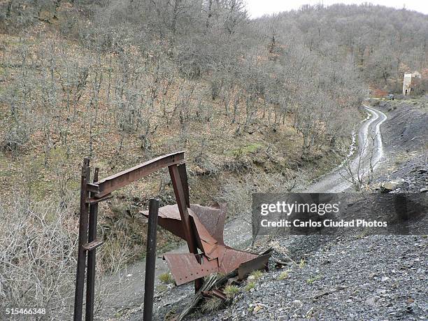 abandoned coal mine in the cantabrian range - karbon stock-fotos und bilder