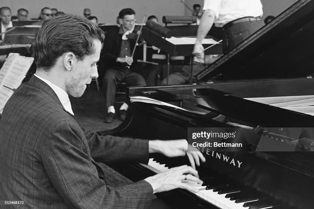 Piano Soloist Glenn Gould Skillfully Plays The Piano With The News piano-soloist-glenn-gould-skillfully-plays-the-piano-with-the-news