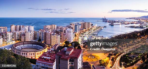 vue aérienne de la ville de málaga au coucher de soleil en espagne - malaga photos et images de collection