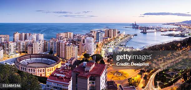 vista aérea de cidade de málaga, em espanha, ao pôr do sol - málaga imagens e fotografias de stock