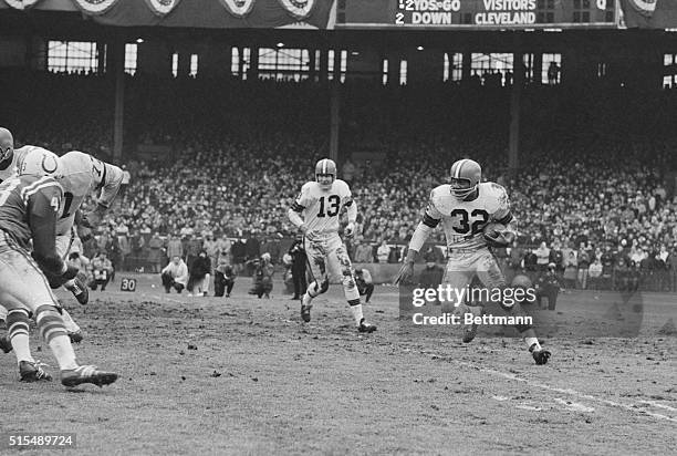 Cleveland Browns' Jim Brown gets first down in second quarter against the Colts.