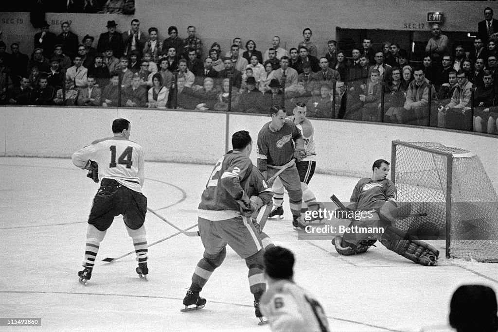 Gordie Howe and Others at Net
