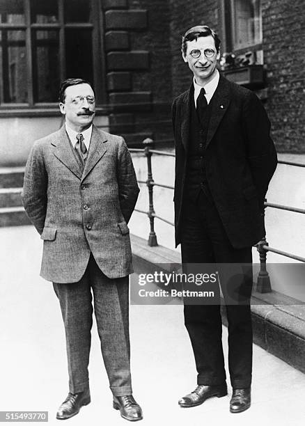 Picture shows Eamon DeValera and Arthur Griffith after the Irish Peace Conference.