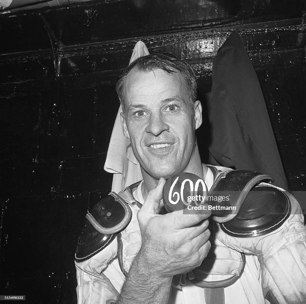 Gordon Howe Smiles With 600th Goal Puck