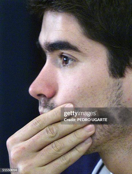 Colombian soccer player Juan Pablo Angel takes questions 28 June 2000 in Bogota. El jugador colombiano, Juan Pablo Angel, escucha las preguntas de...