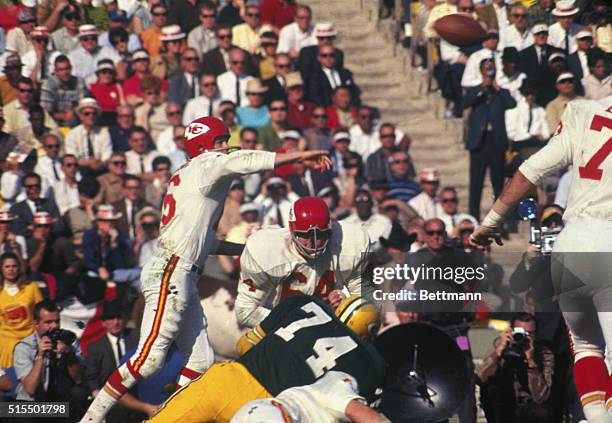 Green Bay Packers versus the Kansas City Chiefs in the Super Bowl on January 27, 1967. Green Bay won the game with a score of 35-10.