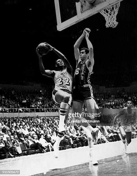 Elgin Baylor of the Los Angeles Lakers drives toward the basket as Jerry Lucas of the Cincinnati Royals defends in a 1967 game.