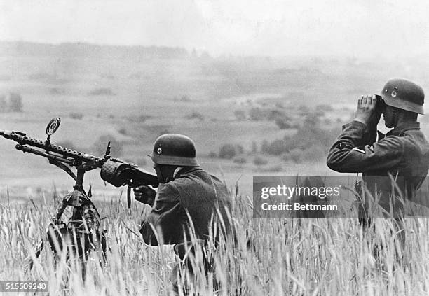 German machine gun team in Russia during World War II.