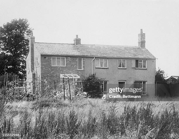 Farmhouse of abandoned Leatherslade Farm is shown in a photo made August 13, after its discovery by Scotland Yard as a base used by the bandits who...