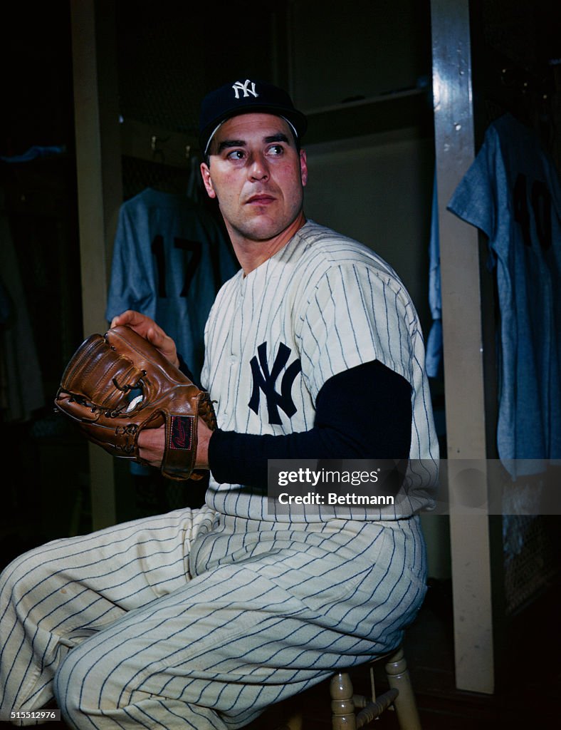 Vic Raschi New York Yankee pitcher Vic Raschi poses with glove and ball. News ...