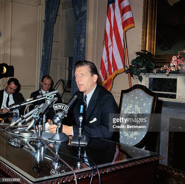New York, New York: New York City mayor John V. Lindsay holds a press conference at City Hall, January 3, as the transit strike moves through its...