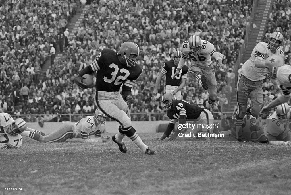 Jim Brown Running with Football