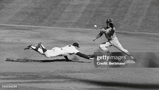 This is a sequence of Yankee Mickey Mantle as he is caught off second base by pick off throw from relief pitcher Roger Craig of the Cardinals to...
