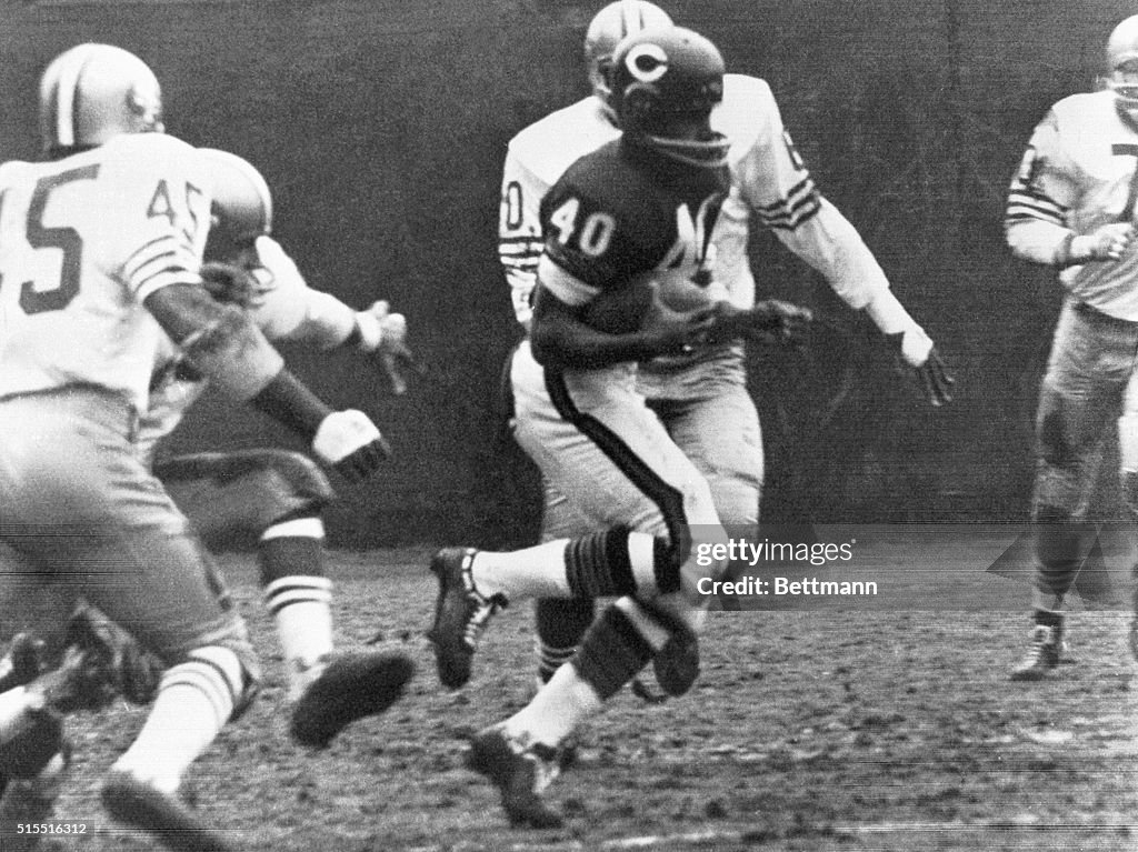 Gale Sayers Surrounded by San Francisco 49ers