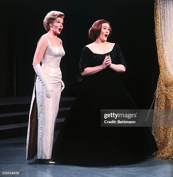 Joan Sutherland and Margreta Elkins sing a duet, Al Bel Destin from Donnizetti's Linda De Chamounix for the television show they are filming.