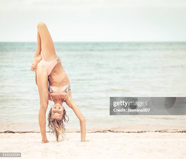 9 659点の白人 ビキニ 美女 一人 海岸のストックフォト Getty Images 9 659点の白人 ビキニ 美女 一人 海岸のストックフォト Getty Images