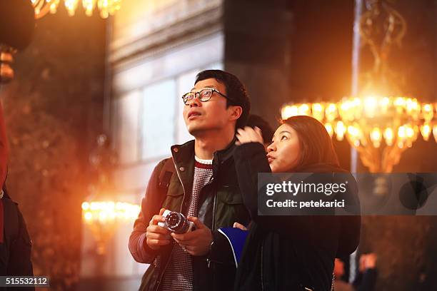 koreanische paar in der hagia sophia - hagia sophia stock-fotos und bilder