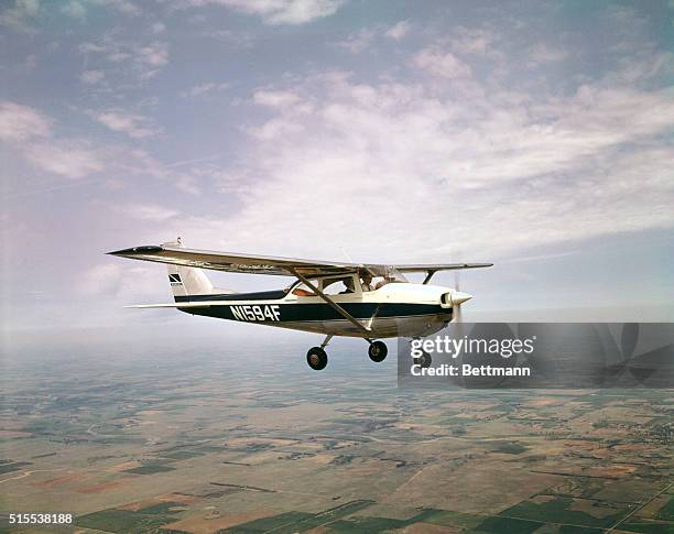 Cessna 172 in flight.