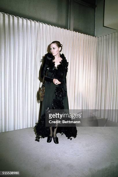 Faye Dunaway is shown as she arrives with escort at the Academy Awards presentations.