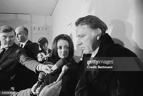 Los Angeles: Elizabeth Taylor and Richard Burton face newsmen before boarding a jetliner for Paris at a Los Angeles International Airport. Burton,...