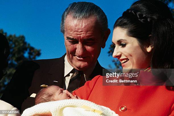 Washington, D.C.: Lynda Johnson Robb and her 6 day old daughter, Lucinda Desha, left Bethesda Naval Hospital and were welcomed back to the White...