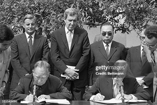 Washington, DC- President Carter and the Chinese Vice Premier are shown 9/17 after signing a mutual trade agreement between the two countries in a...