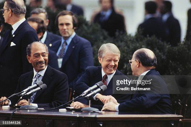 Washington, D.C.: Egyptian president Anwar Sadat, President Jimmy Carter and Israeli prime minister Menachem Begin attend formal ceremony on north...