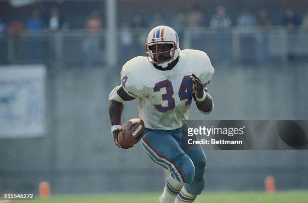 Houston Oilers fullback, Earl Campbell, running with football during 1981 game.