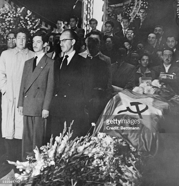 The hammer and sickle emblem is draped over the casket of Frida Kahlo, wife of Mexican leftist muralist Diego De Rivera at the Palace of Fine Arts in...
